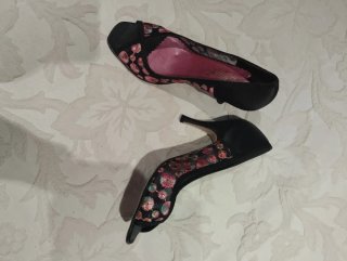 Zapatos tacón negros y rosas Talla 38