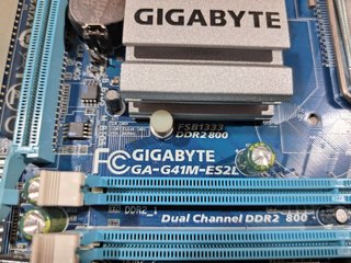 Placa GigaByte GA-G41M-ES2L (775)