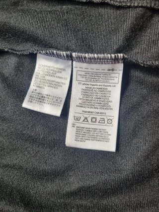 Chaqueta deportiva Adidas negra y gris