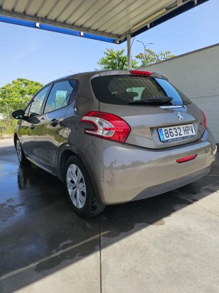 Peugeot 208 2014