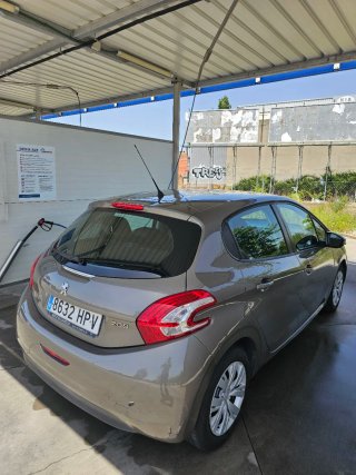 Peugeot 208 2014