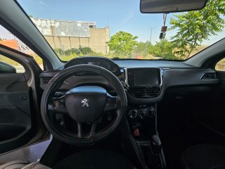Peugeot 208 2014