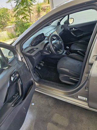 Peugeot 208 2014
