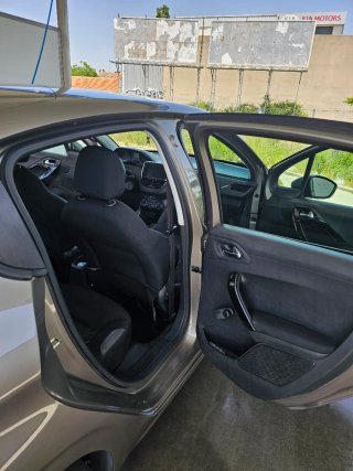 Peugeot 208 2014