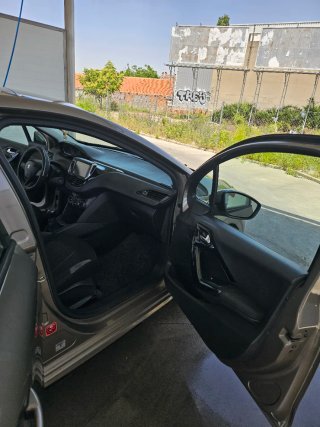 Peugeot 208 2014