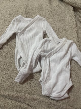 Bodys de bebé blancos manga larga
