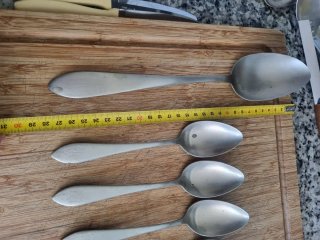 Set de cubiertos de metal plateado