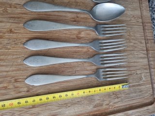 Set de cubiertos de metal plateado