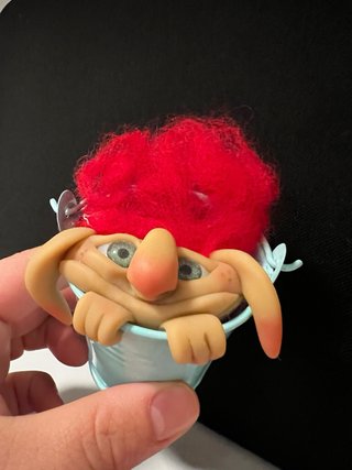 Figura Frikimonster con pelo rojo