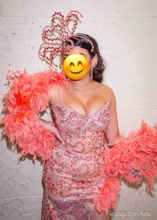 Vestido de fiesta largo con cola y corona