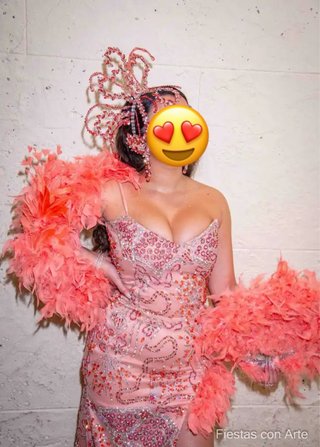Vestido de fiesta largo con cola y corona