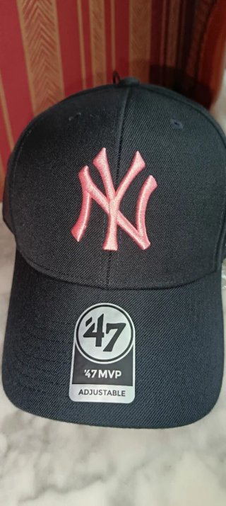 Gorra 47 Brand NY YANKEES Negra y Rosa