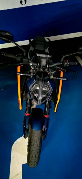 KTM Duke 125 2025 Azul/Naranja, perfecto estado.