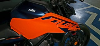 KTM Duke 125 2025 Azul/Naranja, perfecto estado.