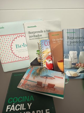 Thermomix TM5 + Cookidoo + Accesorios + Libros