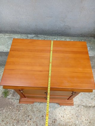 Mesita de noche de madera