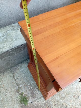 Mesita de noche de madera