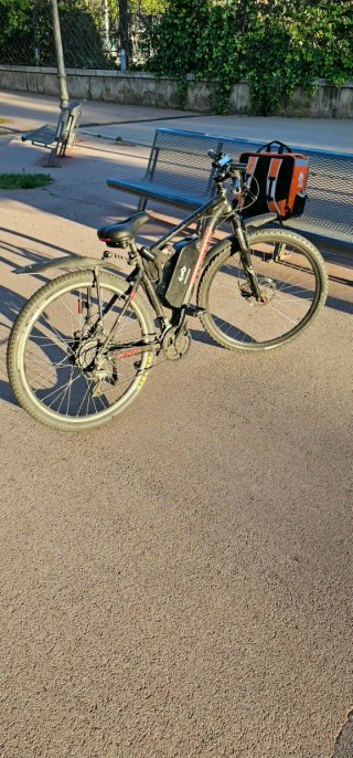 Bicicleta eléctrica Specialized negra