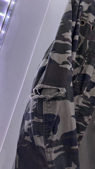 Chaqueta militar con adornos