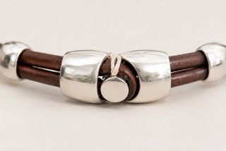 Pulsera cuero y plata 925 italiana . Diseño