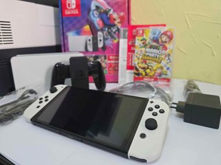 Nintendo Switch (OLED Model)