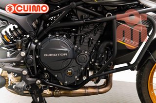 QJ MOTOR SRT 900 SX