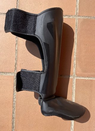 Espinilleras Venum Negras MMA Muay Thai