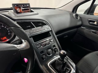 Peugeot 5008 2015