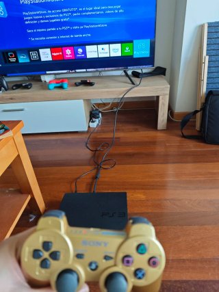 Consola PS3 Negra con 7 Juegos y Mando Dorado