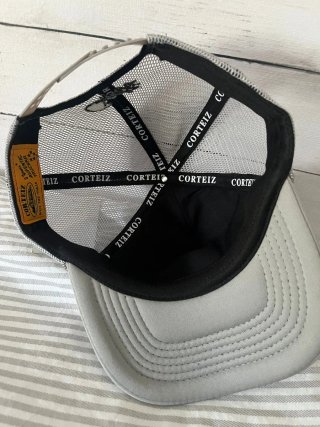Gorra Corteiz Trucker Gris y Negra