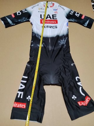 Traje de ciclismo del equipo UAE Emirates