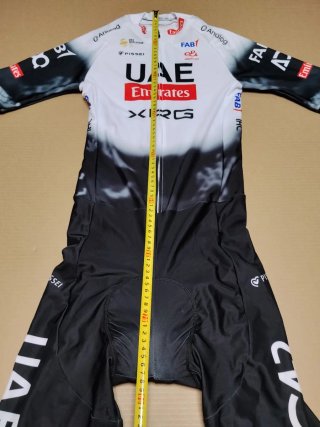 Traje de ciclismo del equipo UAE Emirates