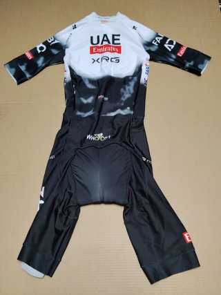 Traje de ciclismo del equipo UAE Emirates
