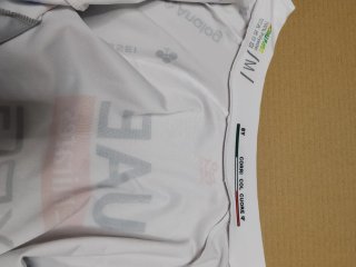 Traje de ciclismo del equipo UAE Emirates