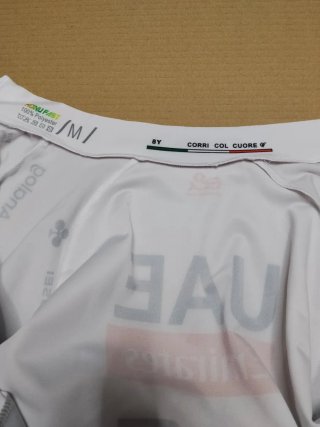 Traje de ciclismo del equipo UAE Emirates