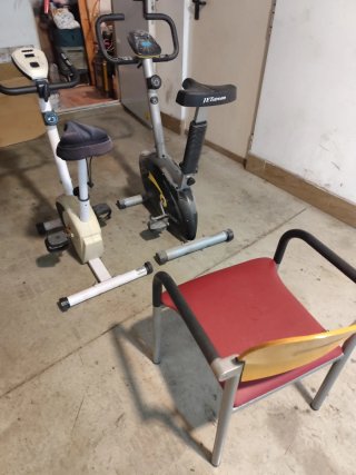 Bicicleta Estática Gris y Beige