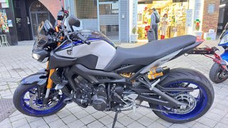 Yamaha MT09 SP Negra y Dorada