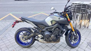 Yamaha MT09 SP Negra y Dorada