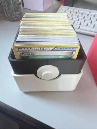 Portacarte stile Pokeball