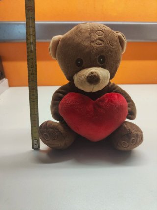 Orsetto peluche con cuore rosso