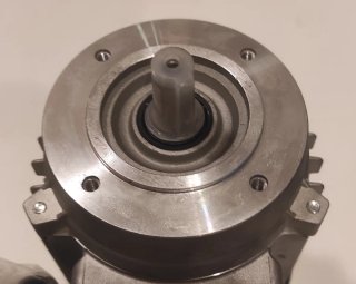 Motor trifásico Motovario TH63C2