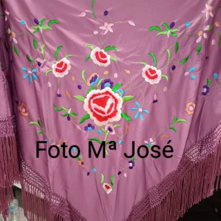 Mantoncillo lila flamenca