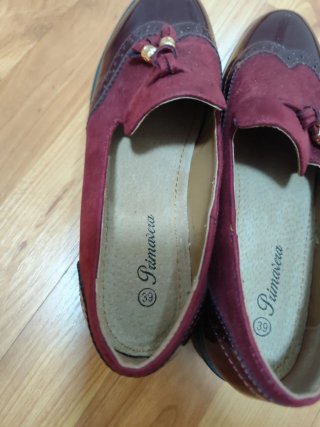 Mocasines burdeos con flecos