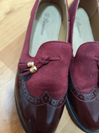 Mocasines burdeos con flecos