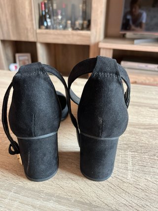 Zapatos Graceland ante tacón negro