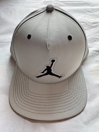 Gorra Jordan Negra y Gris