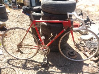 Bicicleta antigua roja