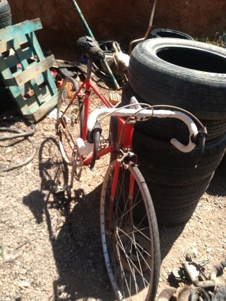 Bicicleta antigua roja