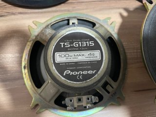 Altavoces Pioneer Negros y Plateados