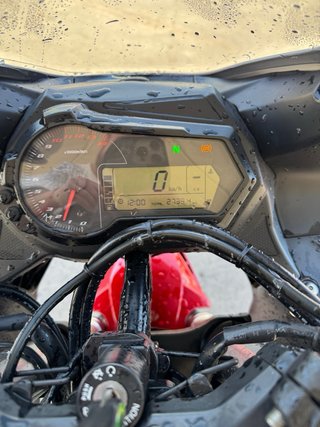 Benelli 302 R Deportiva Roja y Blanca A2